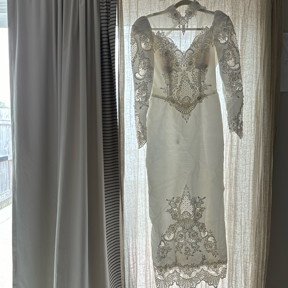 Vintage Lace Pencil Long-sleeve Wedding Dress with veil